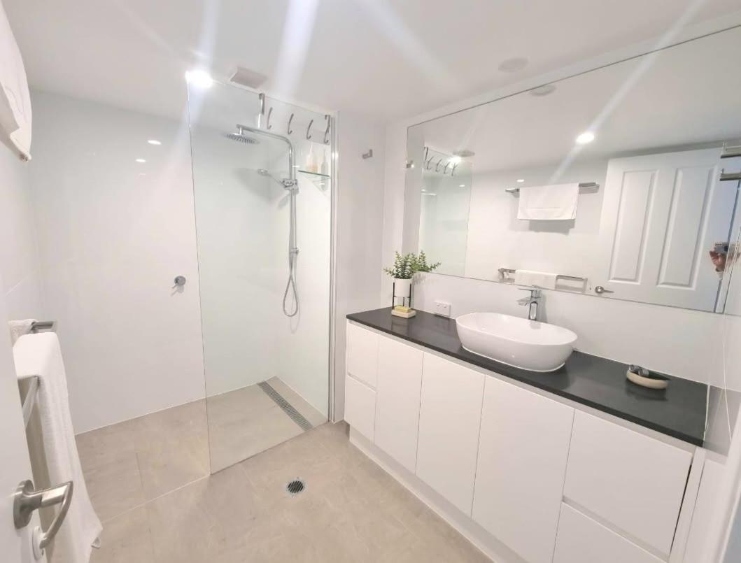 On The River Apartments Maroochydore Exterior photo